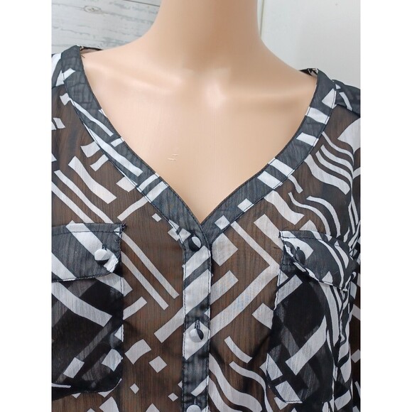 TORRID Blouse Top Black White Short Sleeve Semi Sheer Geometric Sz 0 - Picture 2 of 11
